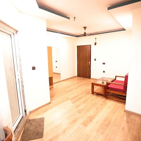 Hotel Noida Grand Sec 58 エクステリア 写真
