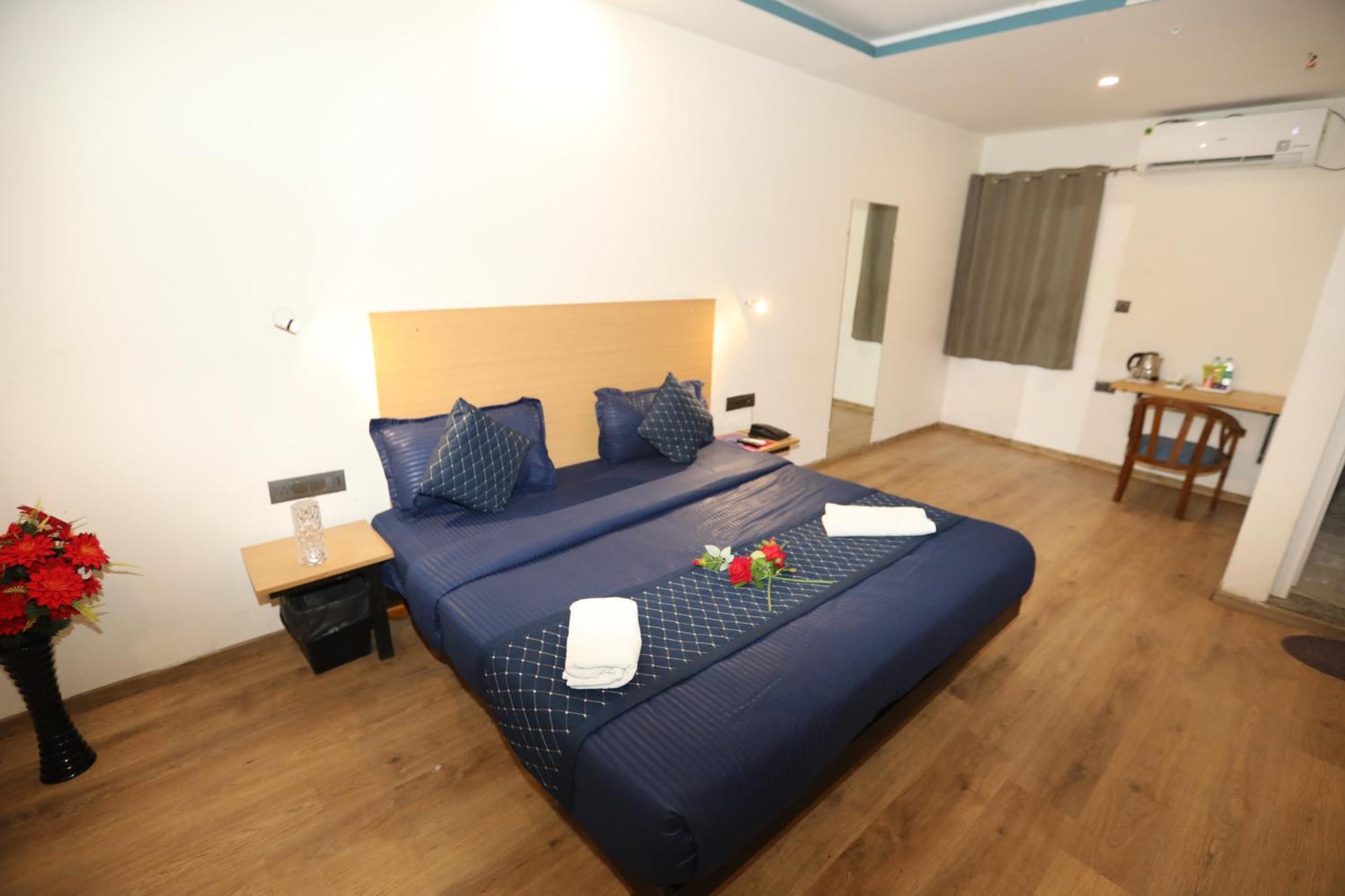 Hotel Noida Grand Sec 58 エクステリア 写真