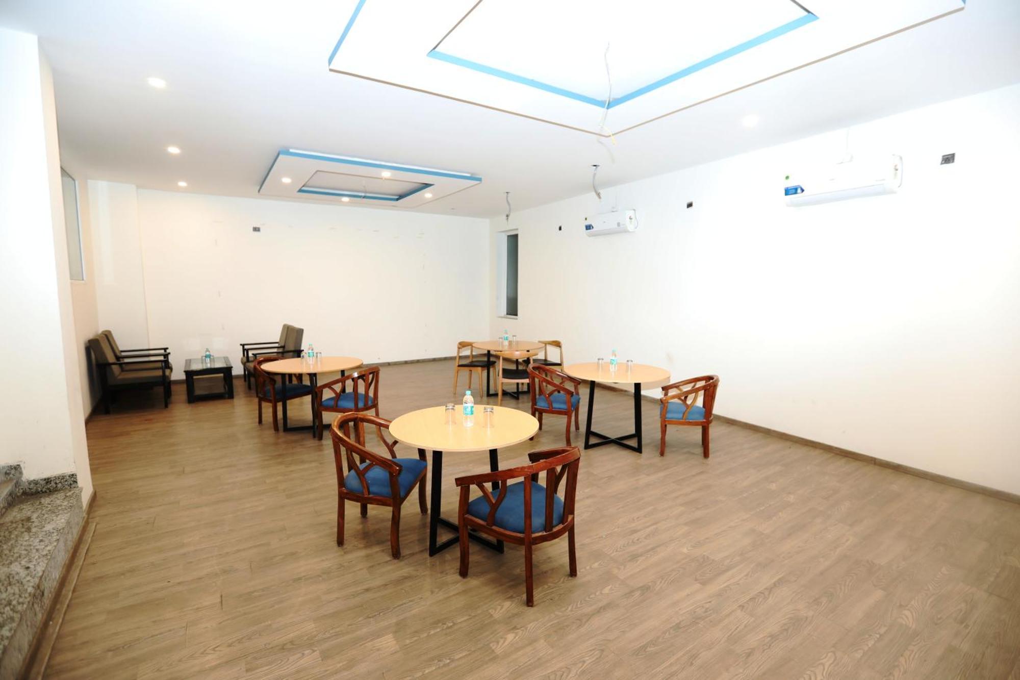 Hotel Noida Grand Sec 58 エクステリア 写真
