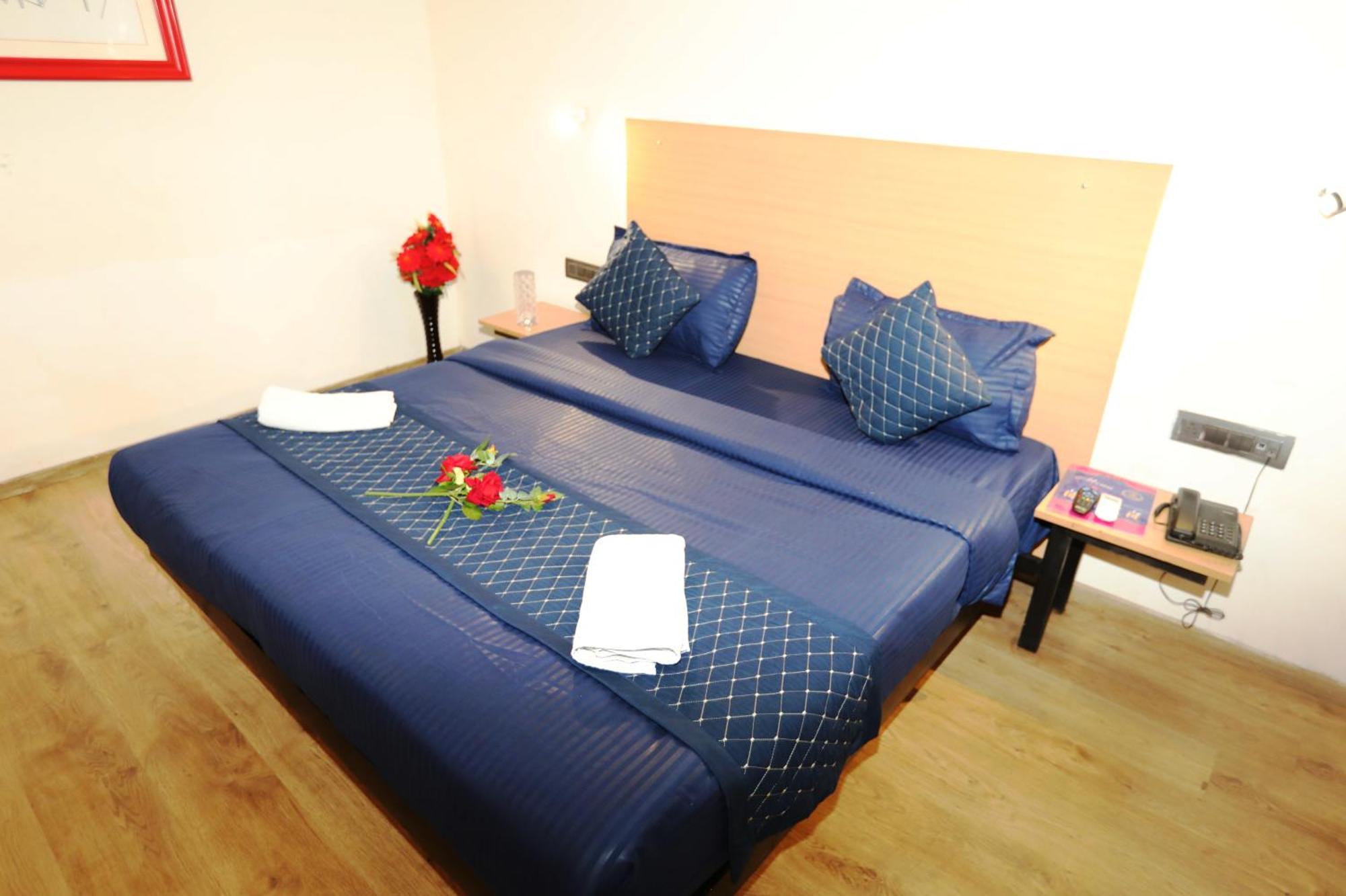 Hotel Noida Grand Sec 58 エクステリア 写真