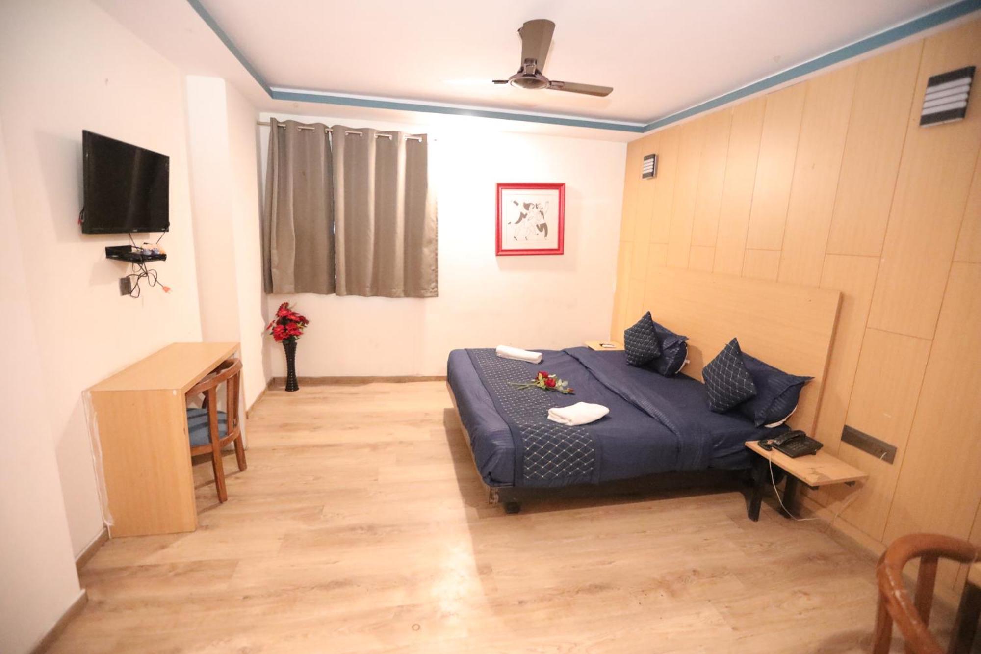 Hotel Noida Grand Sec 58 エクステリア 写真