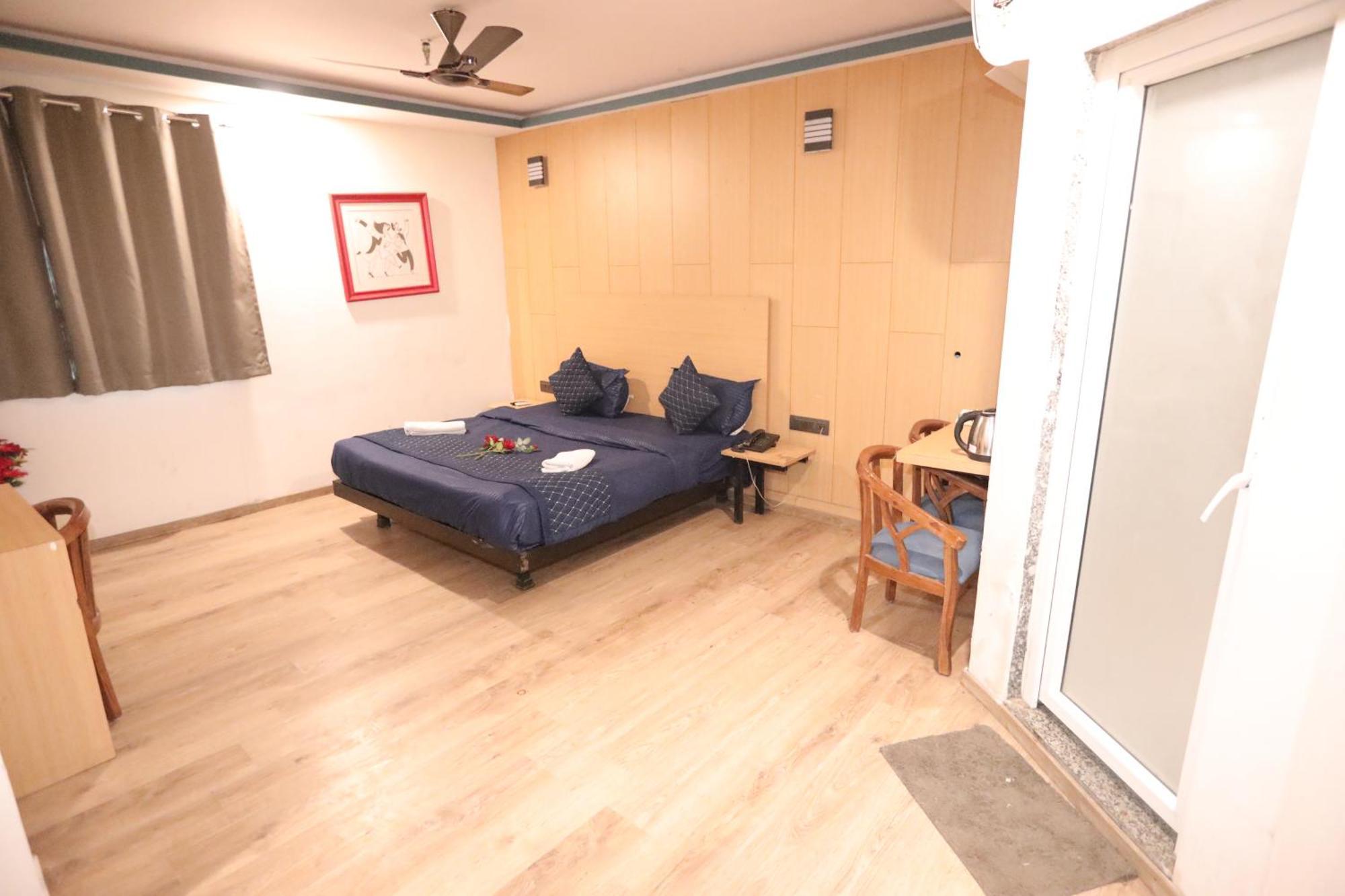 Hotel Noida Grand Sec 58 エクステリア 写真