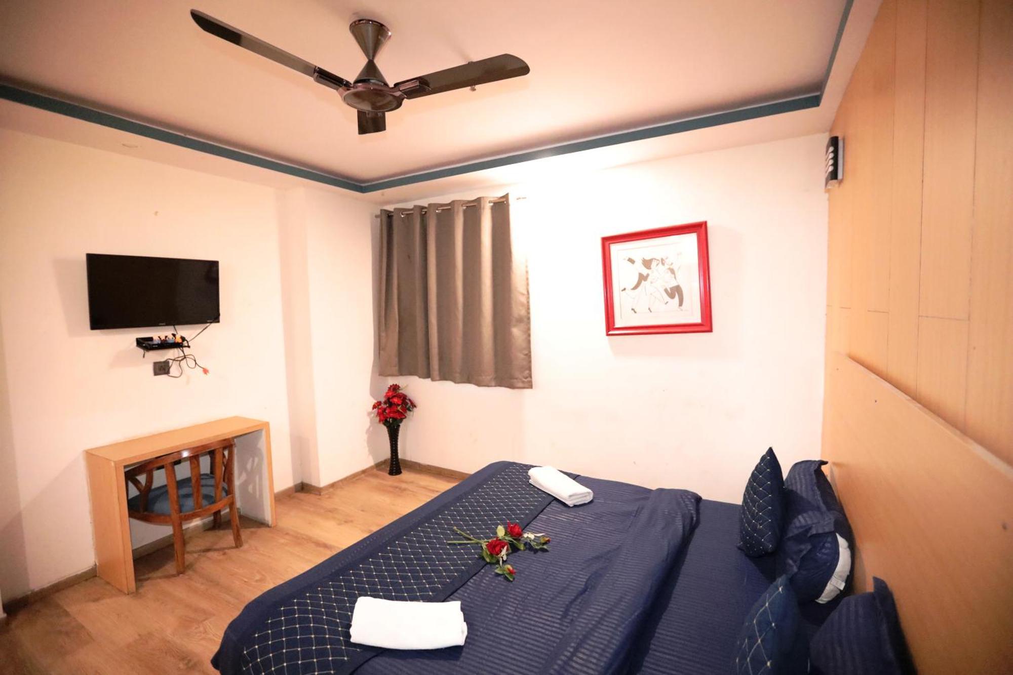 Hotel Noida Grand Sec 58 エクステリア 写真
