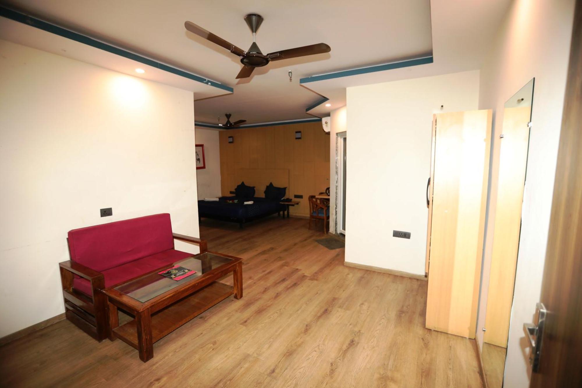 Hotel Noida Grand Sec 58 エクステリア 写真