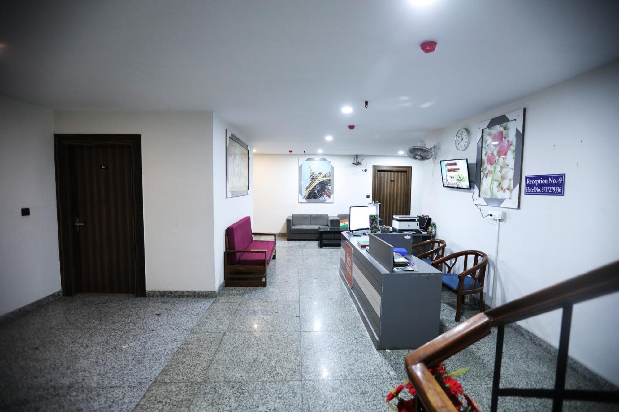 Hotel Noida Grand Sec 58 エクステリア 写真