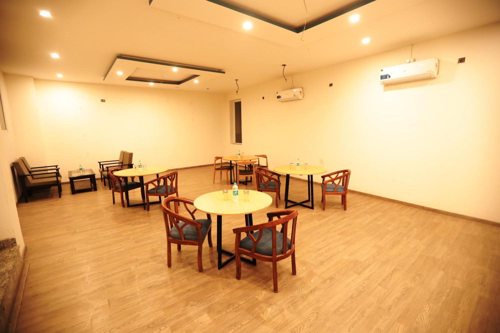 Hotel Noida Grand Sec 58 エクステリア 写真