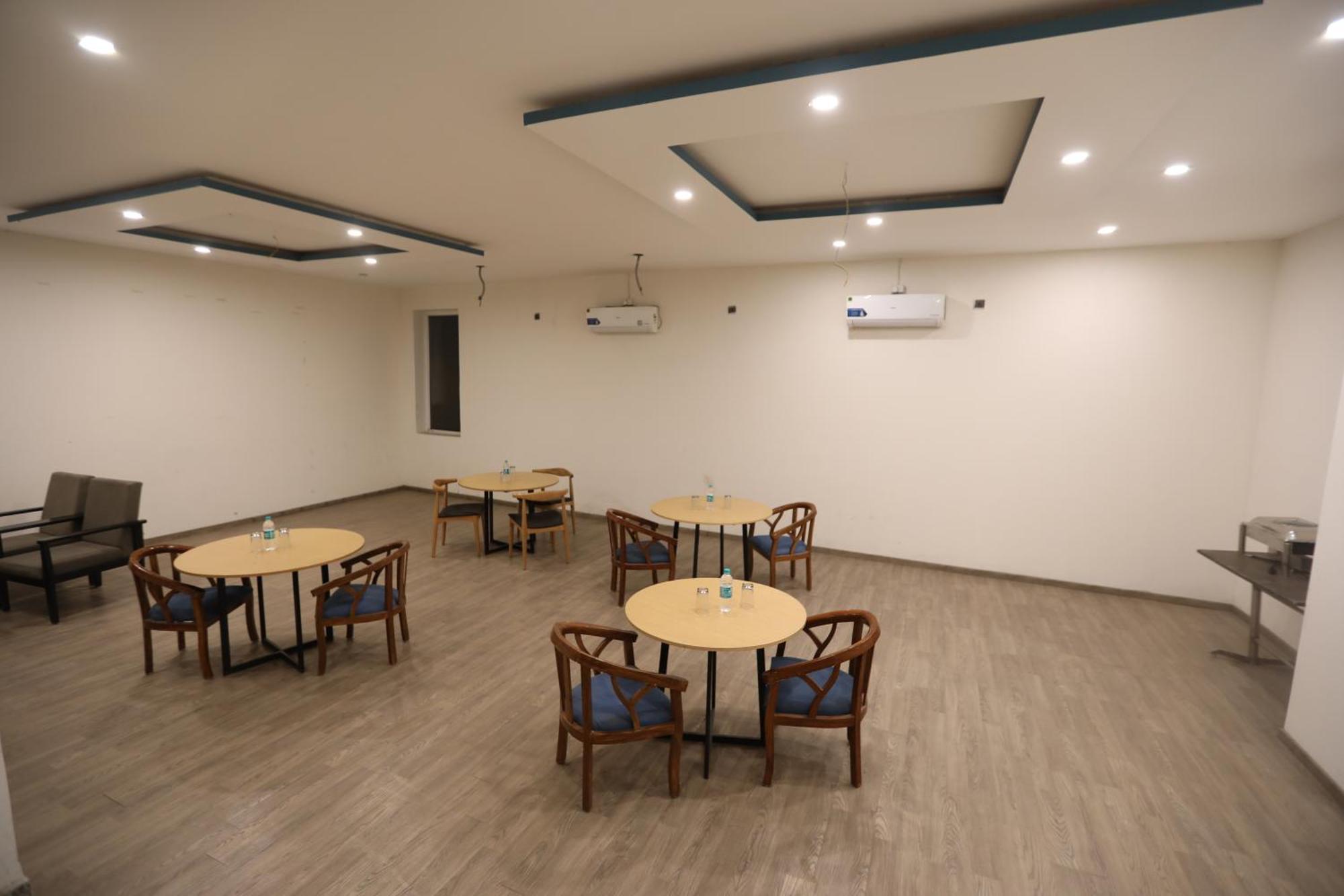 Hotel Noida Grand Sec 58 エクステリア 写真
