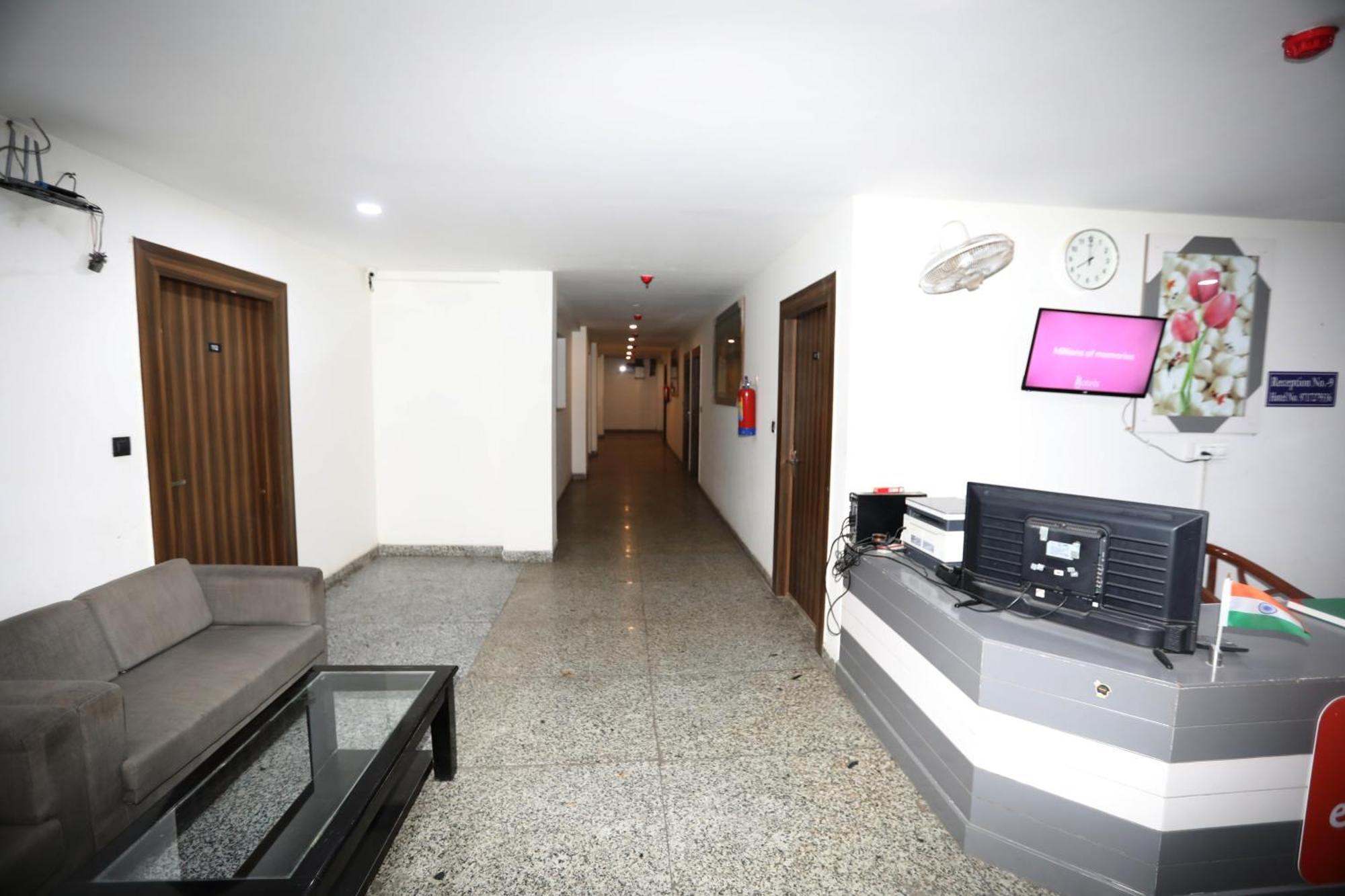 Hotel Noida Grand Sec 58 エクステリア 写真