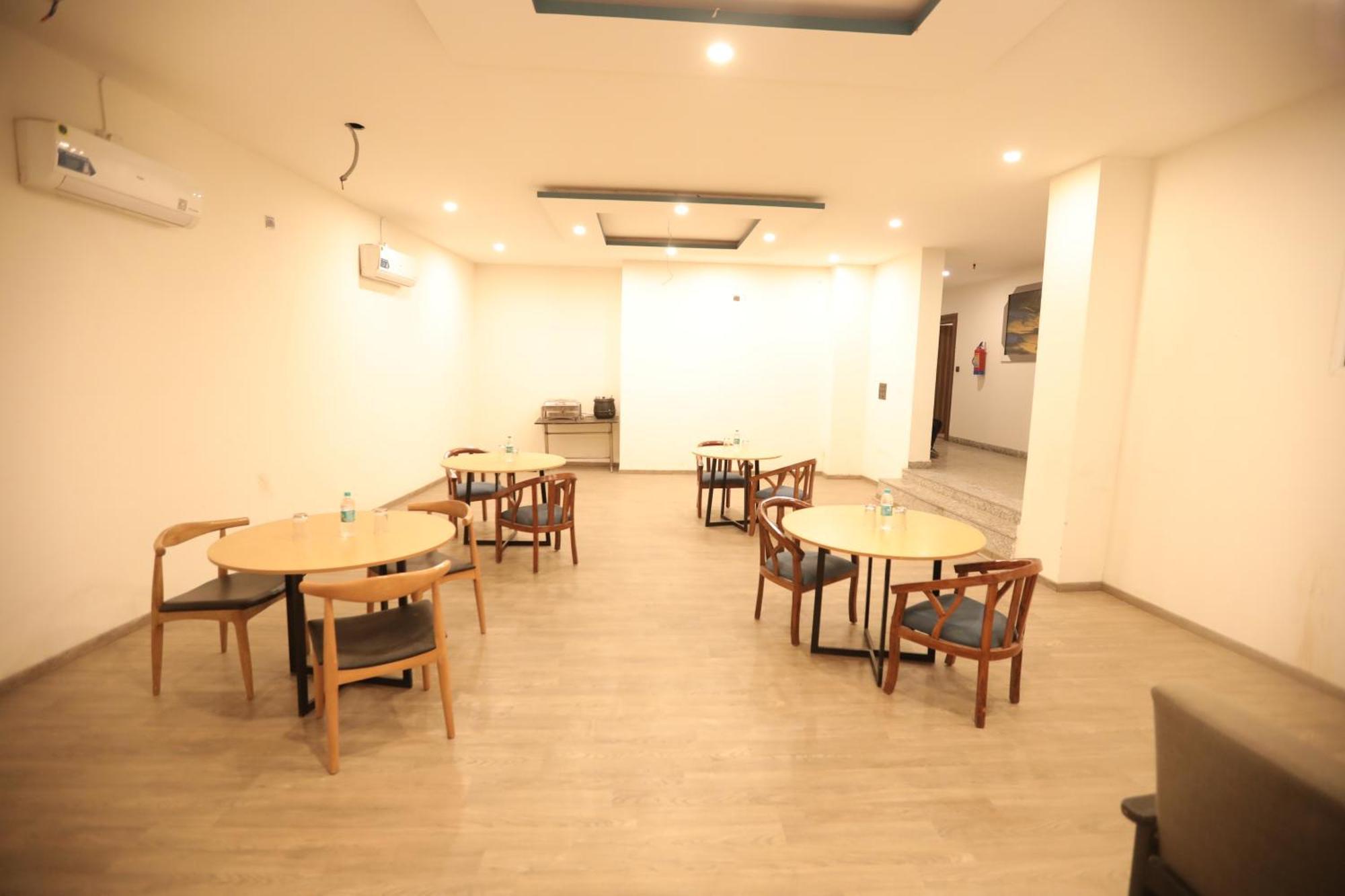 Hotel Noida Grand Sec 58 エクステリア 写真