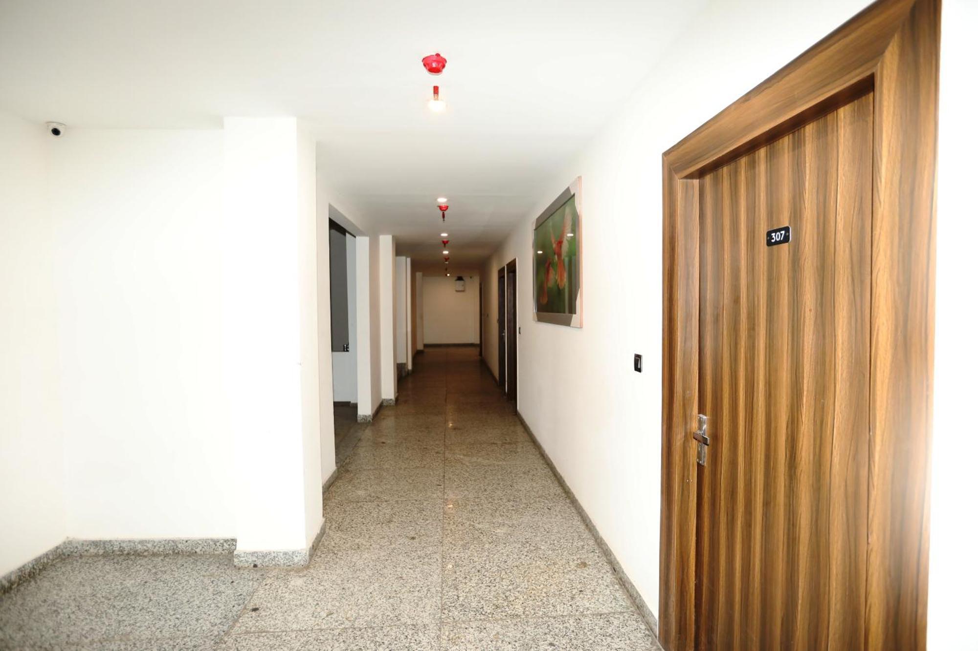 Hotel Noida Grand Sec 58 エクステリア 写真
