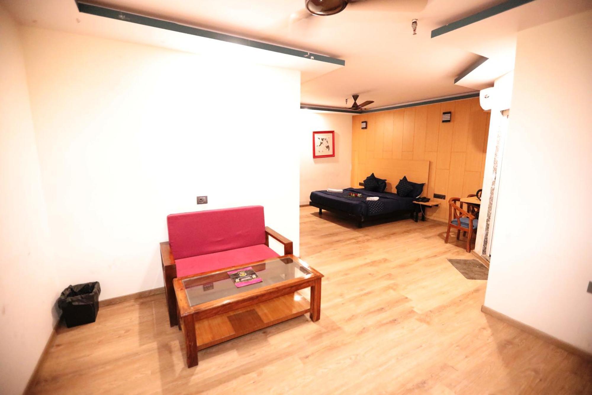 Hotel Noida Grand Sec 58 エクステリア 写真