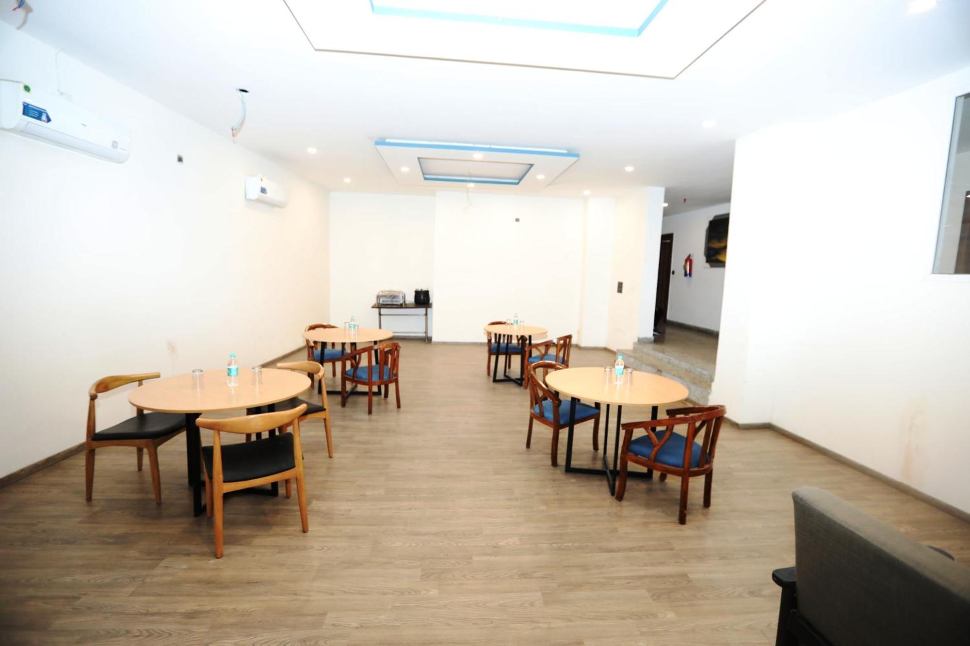 Hotel Noida Grand Sec 58 エクステリア 写真