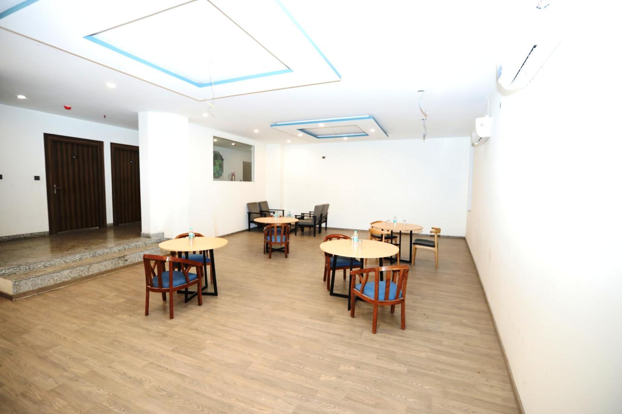 Hotel Noida Grand Sec 58 エクステリア 写真