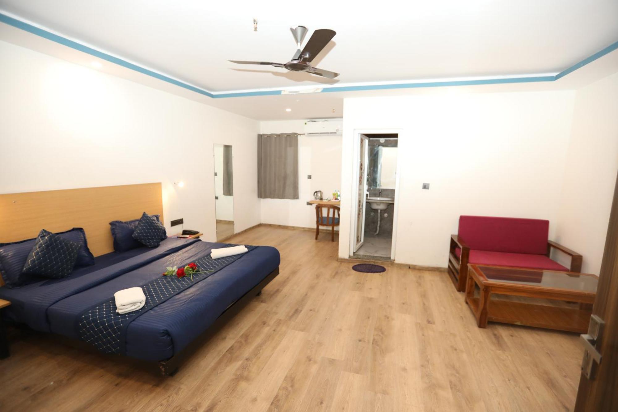 Hotel Noida Grand Sec 58 エクステリア 写真