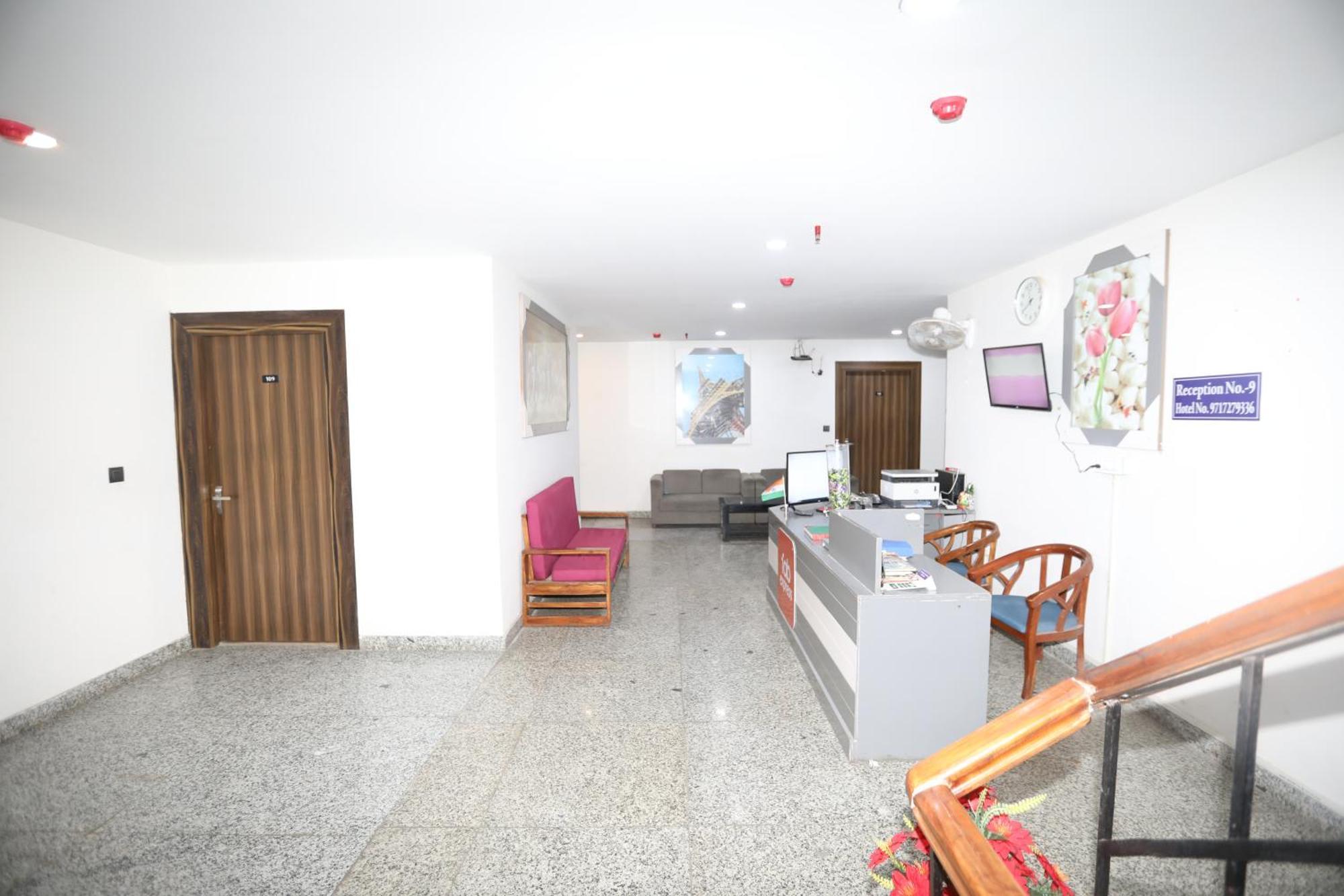Hotel Noida Grand Sec 58 エクステリア 写真