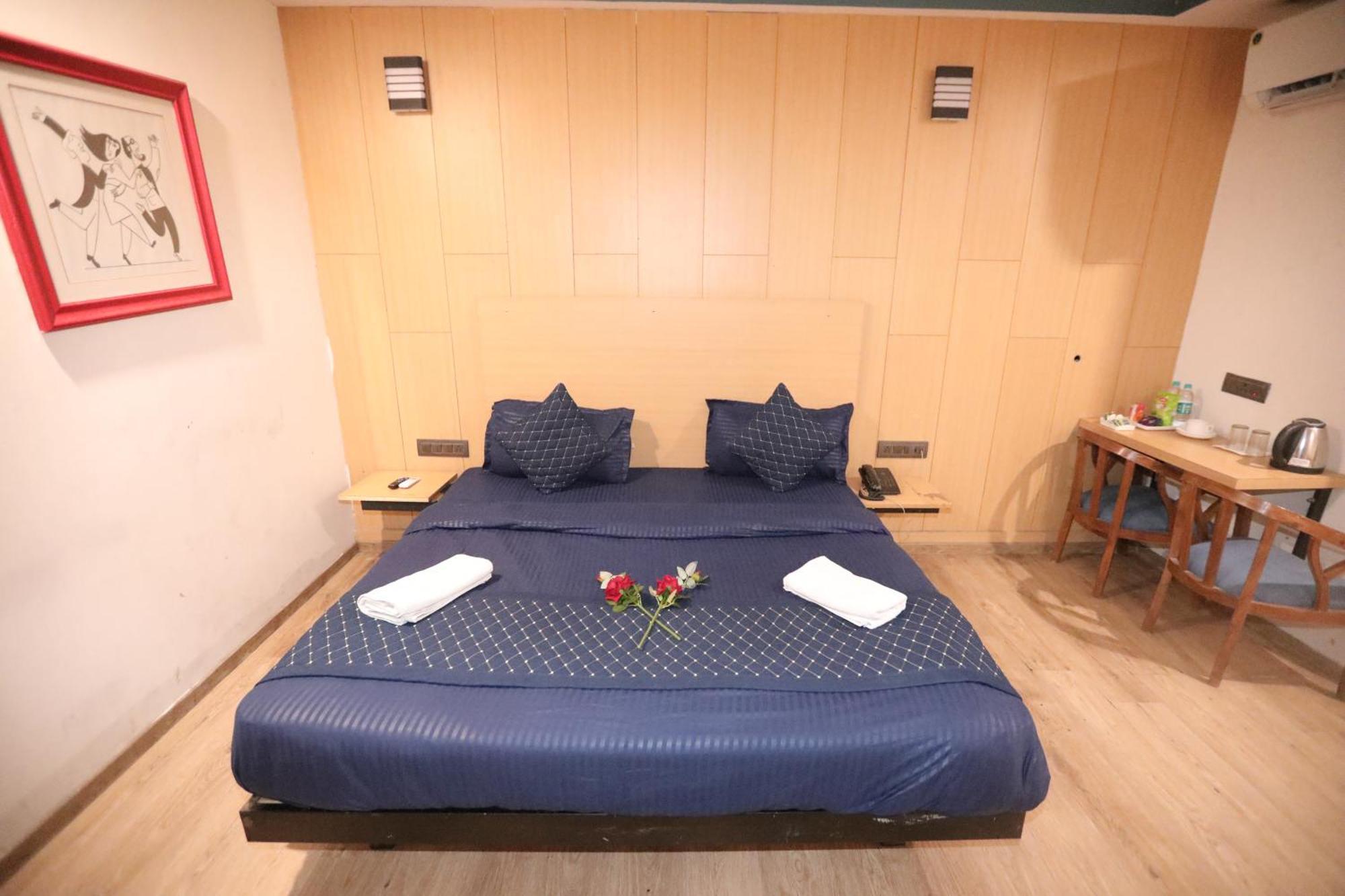 Hotel Noida Grand Sec 58 エクステリア 写真