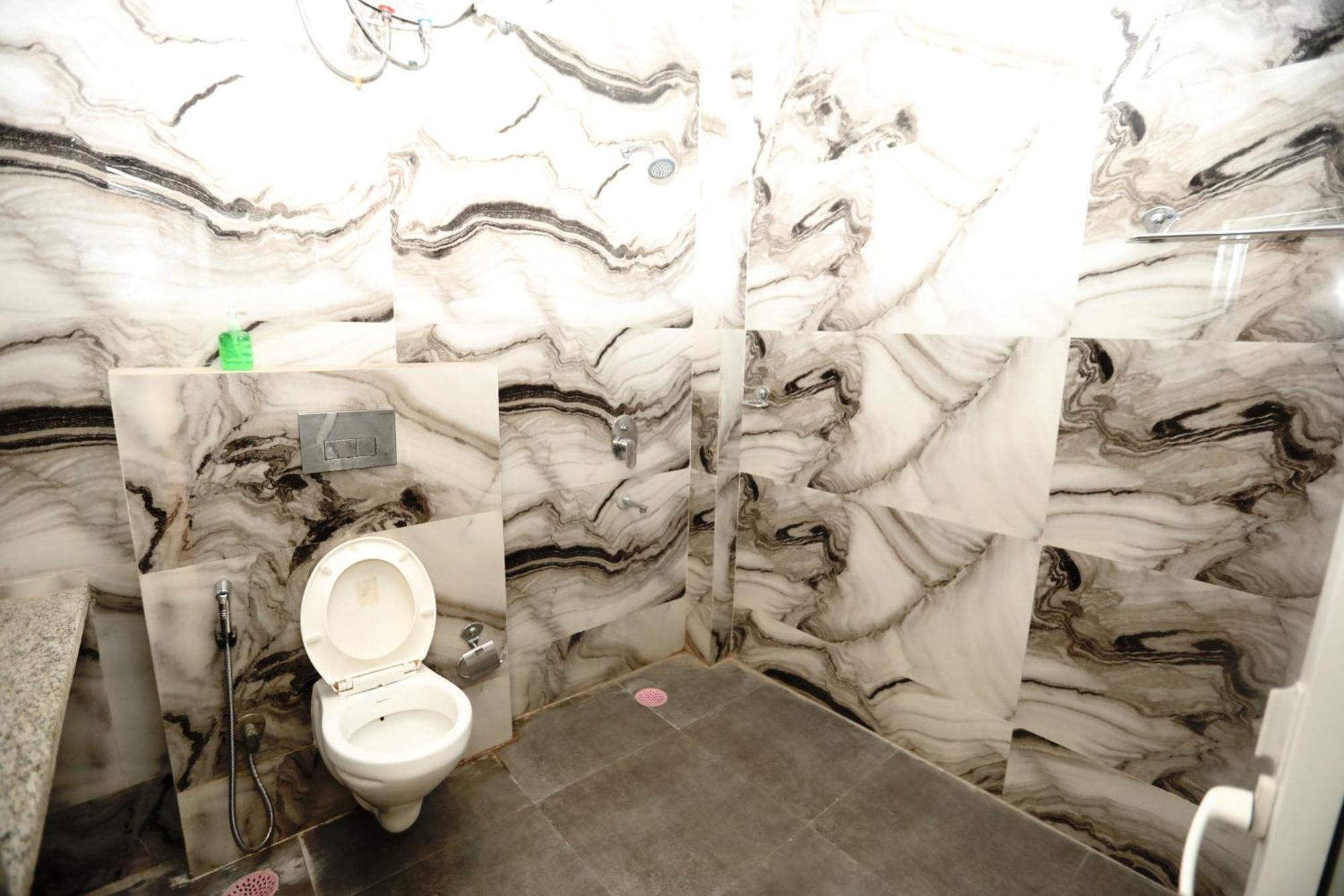 Hotel Noida Grand Sec 58 エクステリア 写真